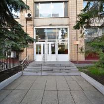 Вид входной группы снаружи Административное здание «Кожевническая ул., 7, стр. 1, 2»